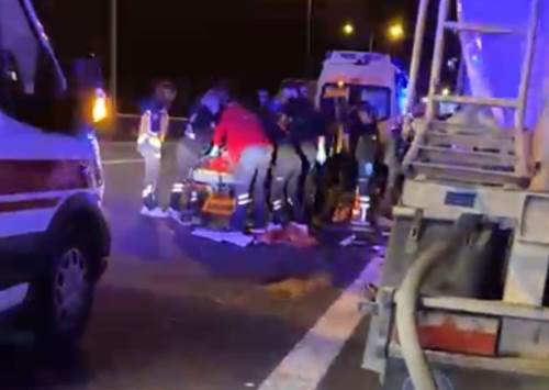 TEM otoyolunda dehşet: Arızalanan araçtan inen iki kişiye tır çarptı
