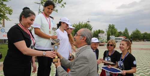 TENİS TURNUVASI SONA ERDİ