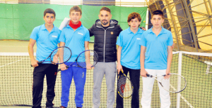 Teniste erkekler sahne aldı