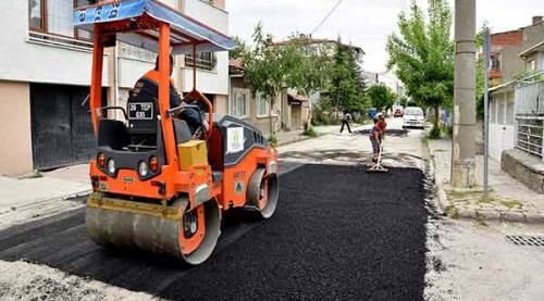 Tepebaşı Belediyesi ekiplerinin yol çalışmaları sürüyor
