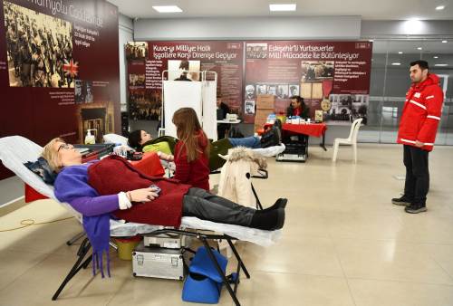 Tepebaşı Belediyesi Kızılay'ın kan bağışı kampanyasına destek oldu