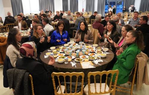 Tepebaşı Belediyesi muhtarları iftar yemeğinde bir araya geldi