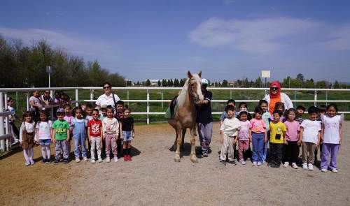 Tepebaşı Belediyesi’nden çocuklara doğa ve binicilik eğlencesi