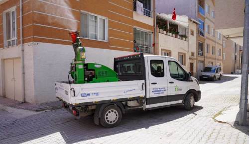 Tepebaşı Belediyesi sokakları ilaçlamaya başladı