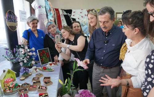 Tepebaşı’nda 465 kursiyerin el emeği ürünleri görücüye çıktı