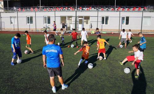 Tepebaşı'nda Futbol Yaz Okulu cıvıl cıvıl