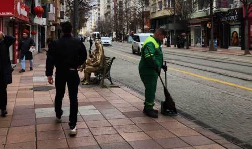 Tepebaşı’nda işlek caddelerde temizlik seferberliği