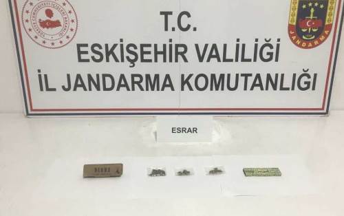 Tepebaşı’nda uyuşturucu alışverişine baskın