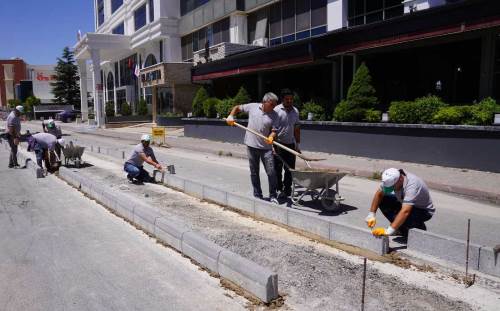 Tepebaşı’nda yollar ve kaldırımlar yenileniyor