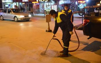 Tepebaşı’Ndaki Rögar Kapaklarında İlaçlama Çalışmaları