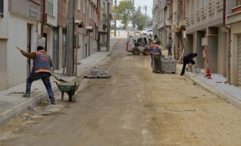 Tepebaşında Üstyapı Çalışmaları Sürüyor