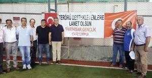 Teröre  lanet yağdı