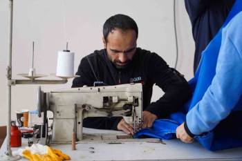 Terziler, Döşemeciler Ve Kadınların Deprem Bölgesine Çadır Üretimine Geçti
