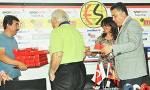 Tesis personelinden başkana jest