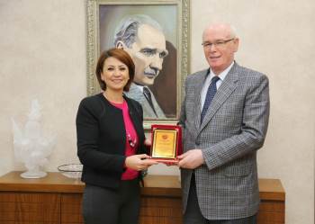 TEV’den Kazım Kurt'a teşekkür plaketi