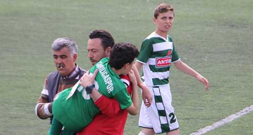 TEVFİK’İN KOLU KIRILDI