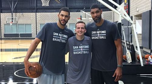 Tim Duncan, Ayres’ı çalıştırıyor