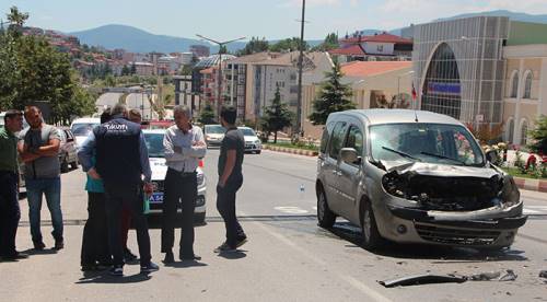 TIR'a çarptı şans eseri korkulan olmadı