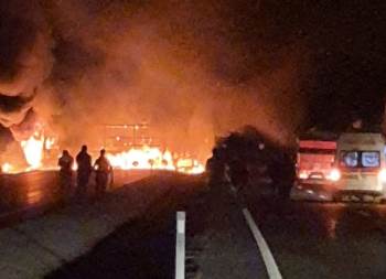 Tır Alev Alev Yandı
