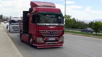 Tır İle Otobüsün Çarpıştığı Kazada Büyük Panik Yaşandı
