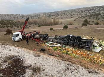 Tır Kazasında Baba Kurutuldu Oğlu Öldü
