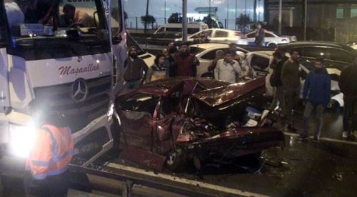 TIR kontrolden çıktı, 10 aracı biçti