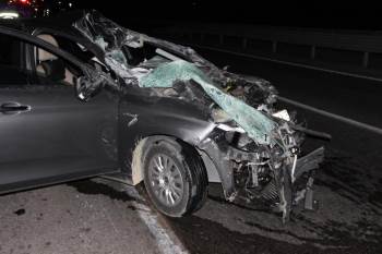 Tıra Arkadan Çarpan Ve Hurdaya Dönen Otomobilde 4 Genç Yaralandı
