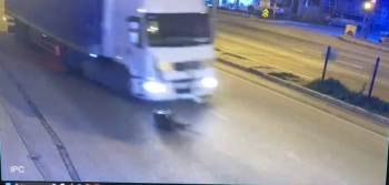 Tırın Çarptığı Şahıs Metrelerce İleri Böyle Savruldu
