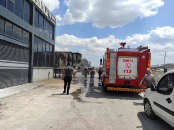 Tırın Dorsesinde Çıkan Yangını Sanayi Sitesi Yangın Söndürme Ekibi Söndürdü
