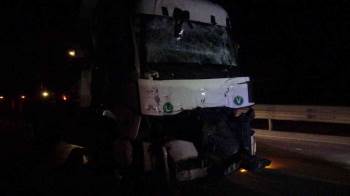 Tırın Kamyona Çarptığı Kazada 1 Kişi Yaralandı
