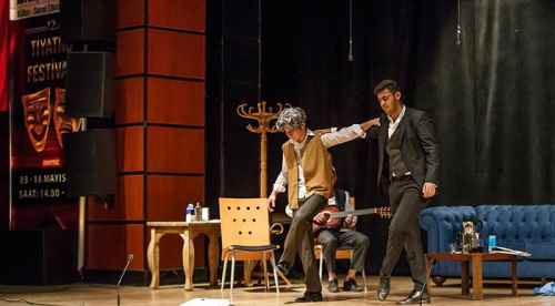 Tiyatro Festivali sürüyor