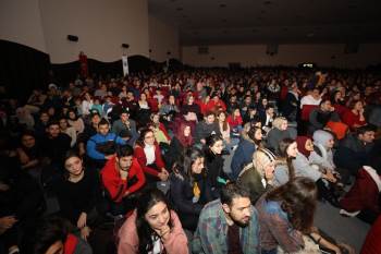 Tiyatro Sevgisi Salona Sığmadı
