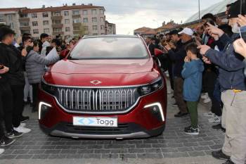 Togg’Un Anadolu Ateşi Kırmızı Renkli Suv Modeli Tavşanlı’Da
