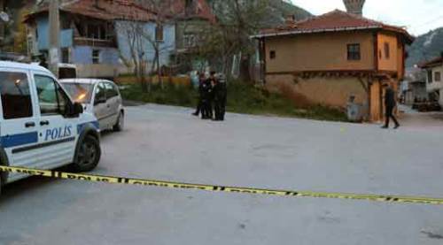 Top oynayan gençlere av tüfeği ile ateş açtı!