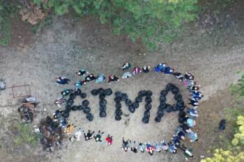 Topladıkları Çöplerle Sosyal Mesaj Verdiler
