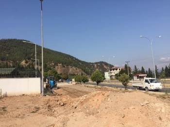 Toplum Sağlığı Merkezi Ve Eski Hal Alanında Çevre Düzenlemesi
