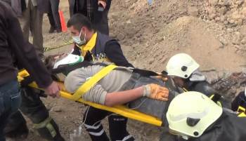 Toprak Altında Kalan İşçi Böyle Kurtarıldı
