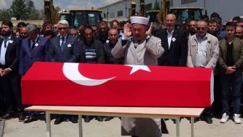 Toprak Altında Kalarak Hayatını Kaybeden İşçi Son Yolculuğuna Uğurlandı
