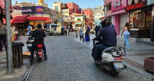 Trafiğe kapalı caddelerde motosiklet kullanımı tepki çekiyor