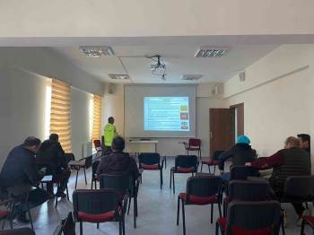 Trafik Ekiplerinden Okul Servis Şoförlerine Seminer
