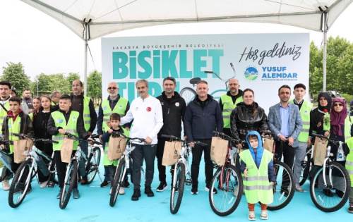 Trafik Haftası’nda bisiklet coşkusu: 10 kişiye hediye verildi