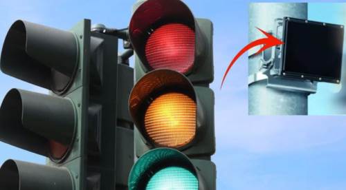 Trafik Işıklarındaki Siyah Kutuların Sırrı Ortaya Çıktı: Ceza Kamerası Değilmiş