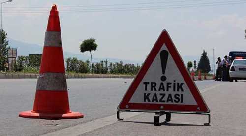 TRAFİK KAZASI: 1'İ AĞIR 2 YARALI