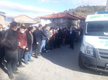 Trafik Kazasında Hayatlarını Kaybeden 3 Kişi Yan Yana Toprağa Verildi
