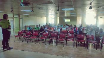 Trafik Polislerinden ‘Güvenli Motosiklet Kullanımı’ Eğitimi
