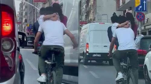 Trafikte çocuklarının canını hiçe saydı!