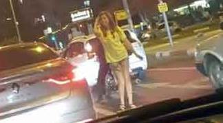 Trafikte kırmızı ışık dansı!