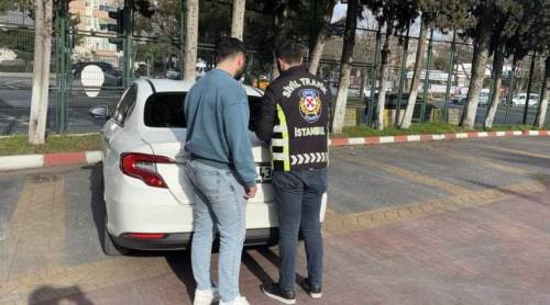 Trafikte makas atan maganda cezadan kaçamadı!