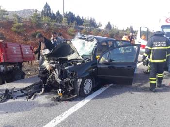 Traktör İle Otomobil Çarpıştı: 1 Ölü, 1 Yaralı
