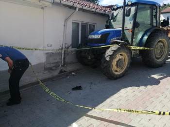 Traktörün Çarptığı Yaya Hayatını Kaybetti
